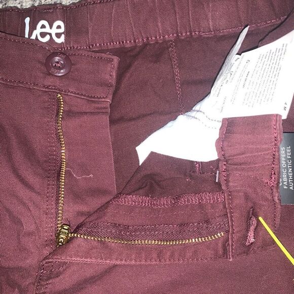 Lee Womens Size 4 Relaxed Fit Denim Jean Shorts Burgundy Flat Front NWT - Picture 5 of 11